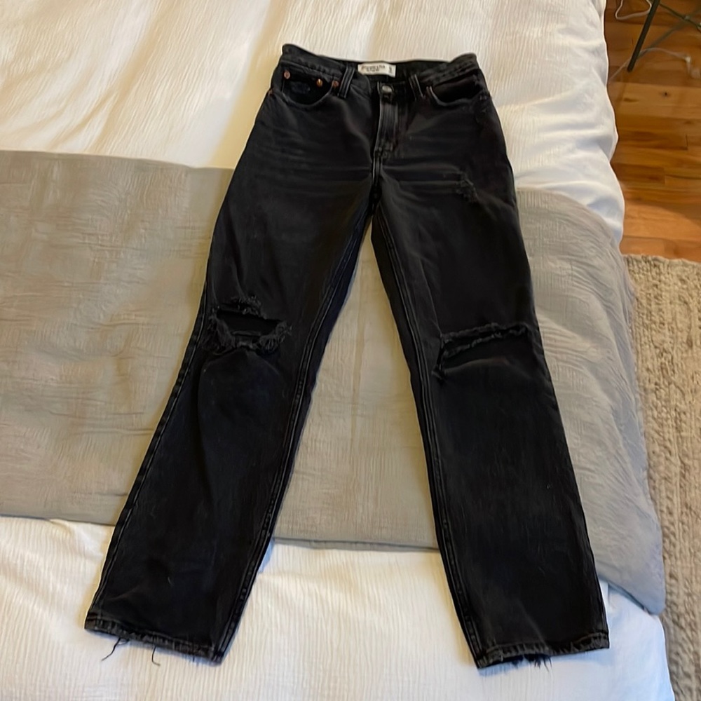 Abercrombie 90s Straight Ultra High Rise in ripped black wash